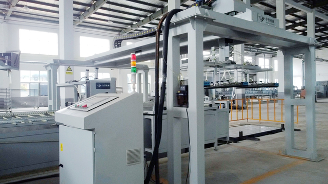 彩涂面板保温装饰板生产线车间图